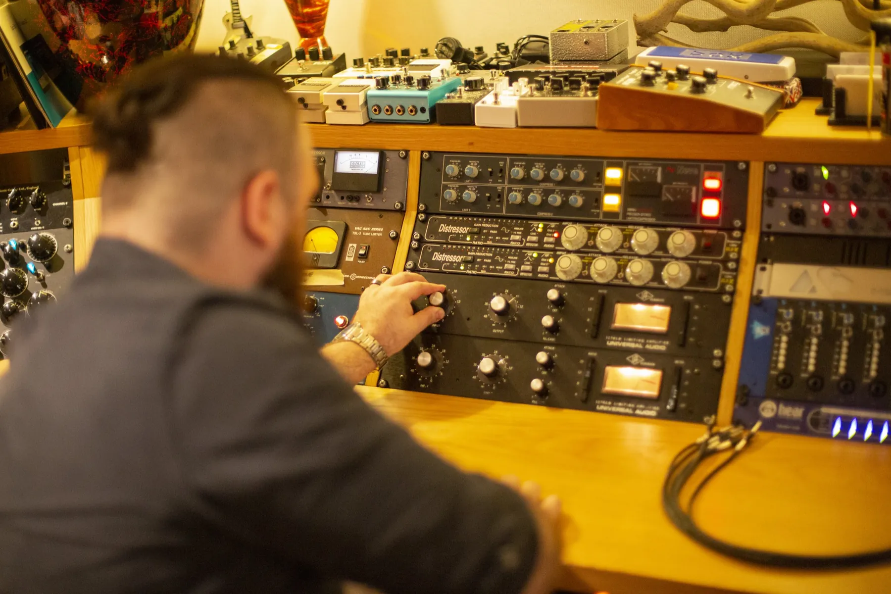 An engineer's hand on the outboard rack - UA 1176s and Distressors